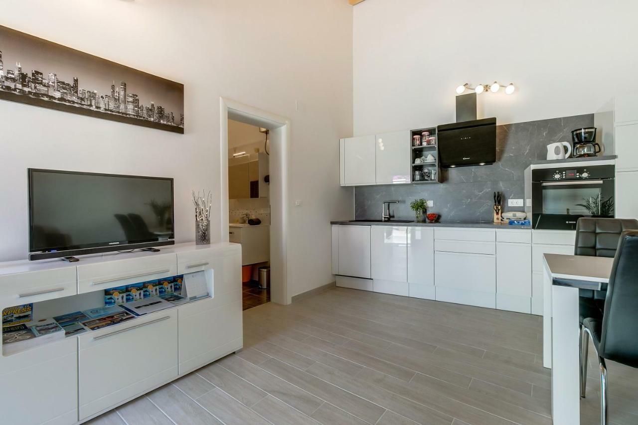 וולי לוסיניי Apartments Relax מראה חיצוני תמונה