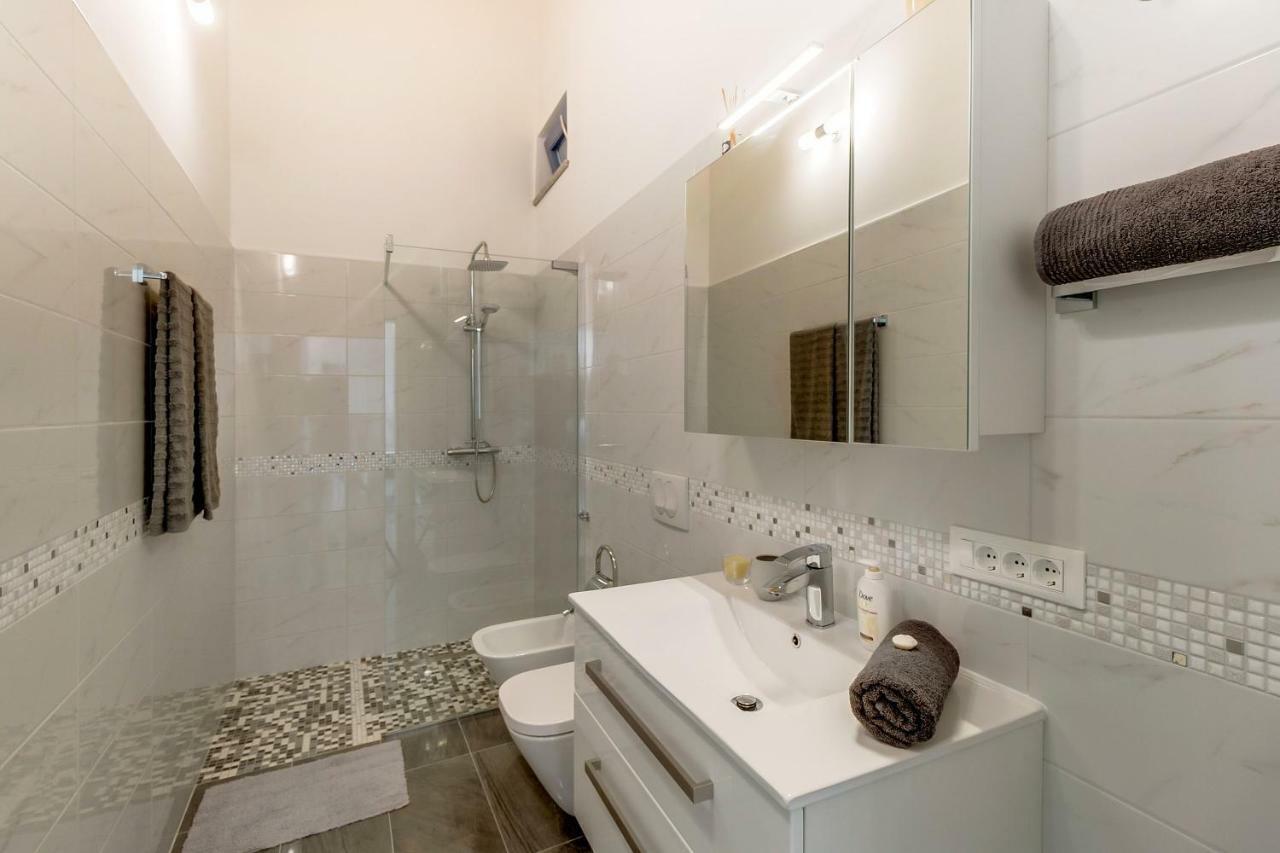 וולי לוסיניי Apartments Relax מראה חיצוני תמונה