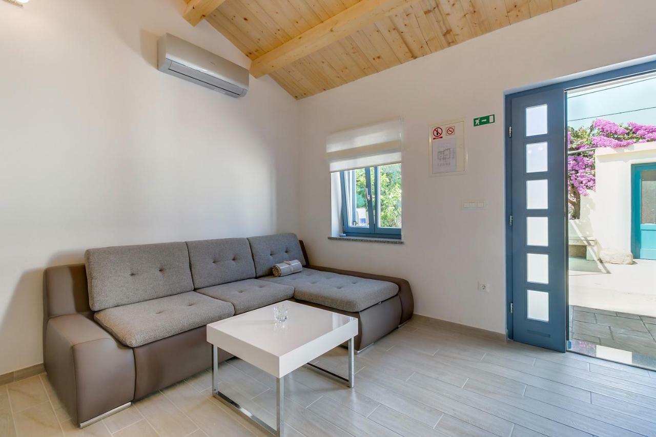 וולי לוסיניי Apartments Relax מראה חיצוני תמונה