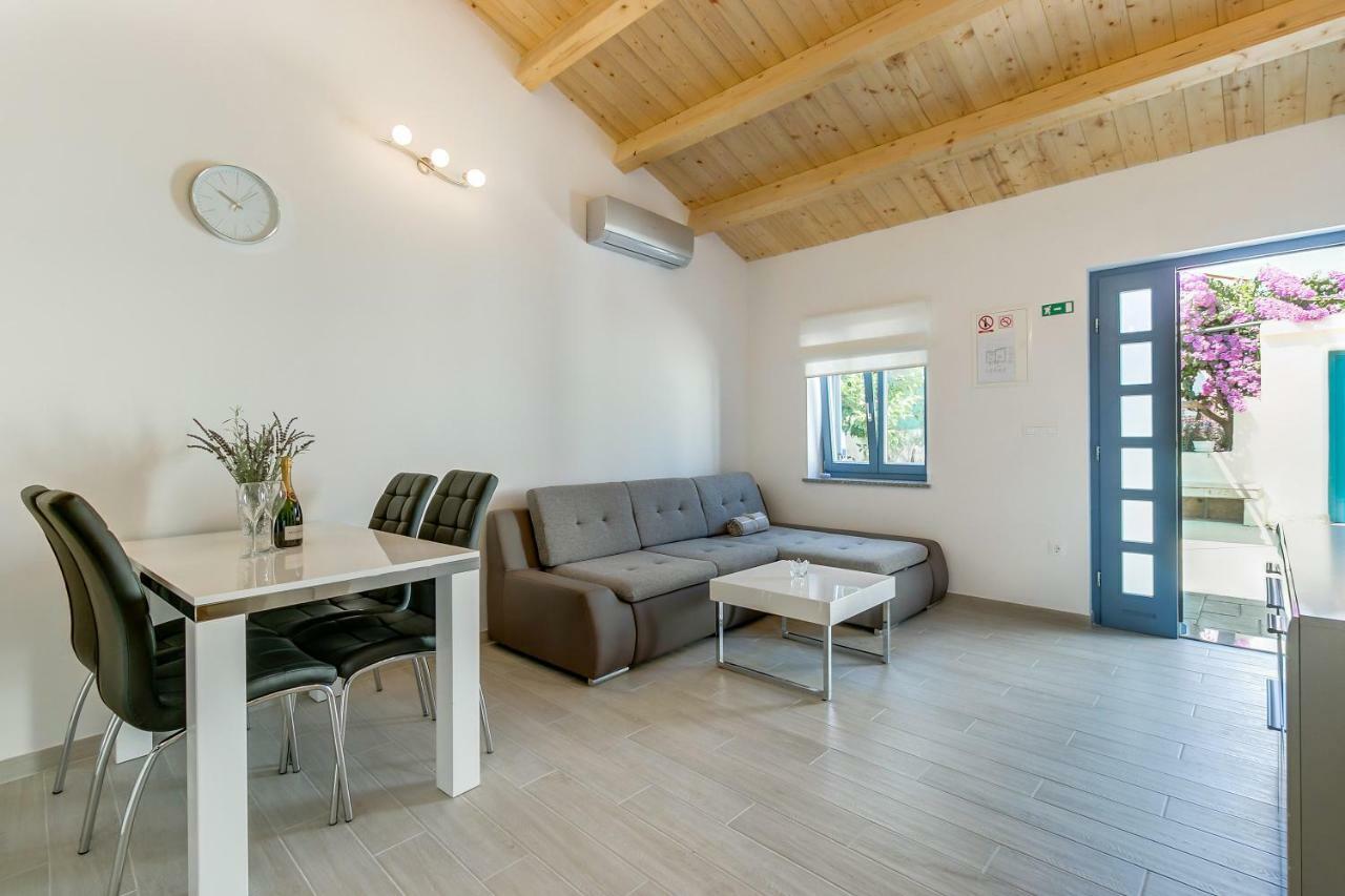 וולי לוסיניי Apartments Relax מראה חיצוני תמונה